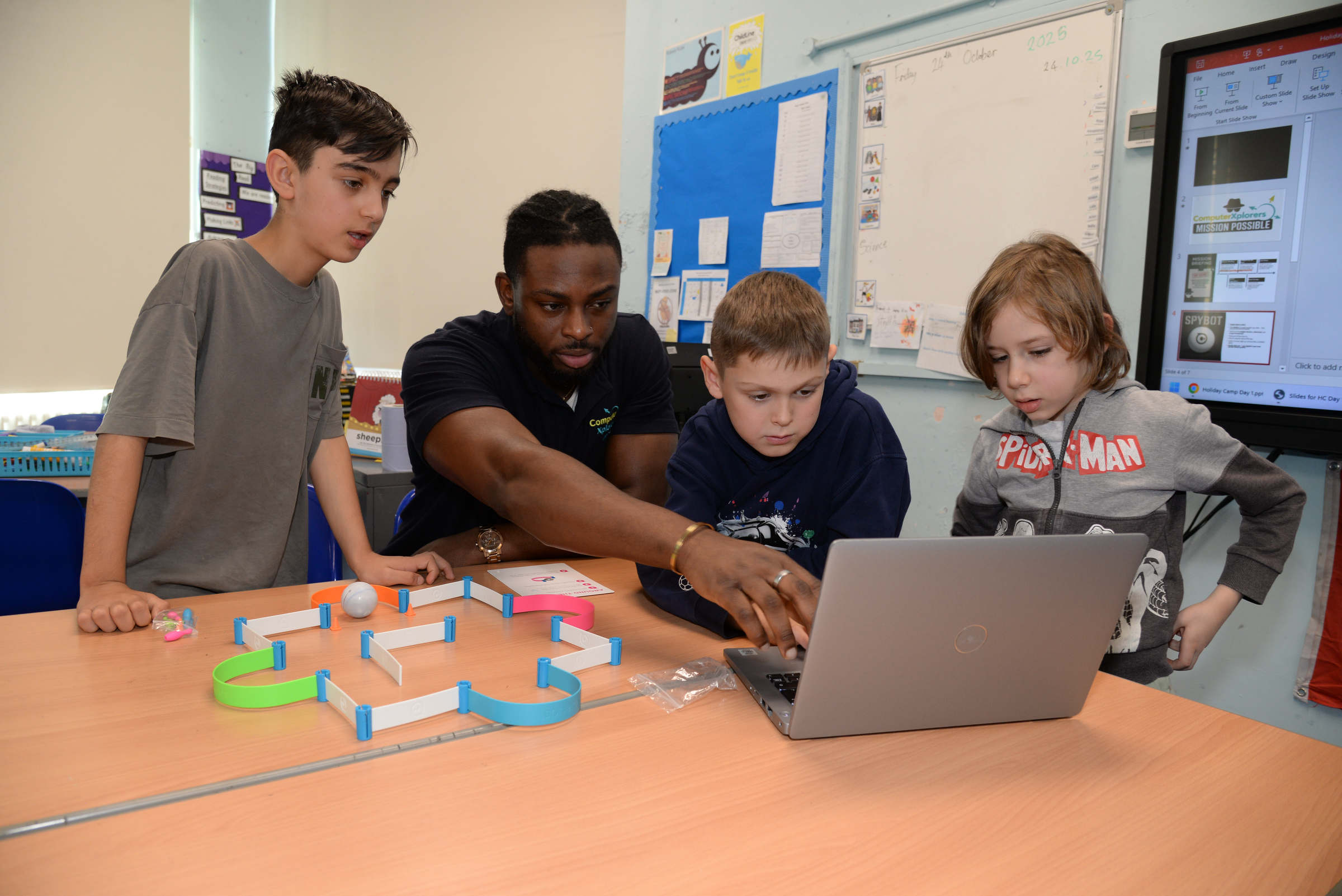  Chris and children - ComputerXplorers Haringe
